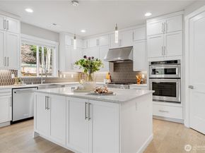 7230 NE 129th St, Kirkland WA 98034