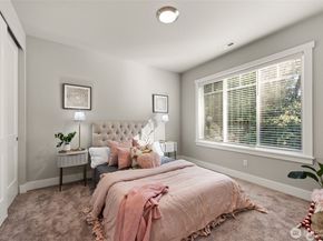 7230 NE 129th St, Kirkland WA 98034