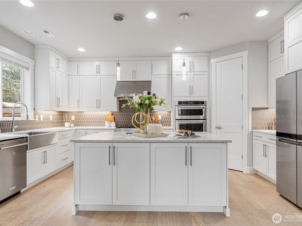 7230 NE 129th St, Kirkland WA 98034