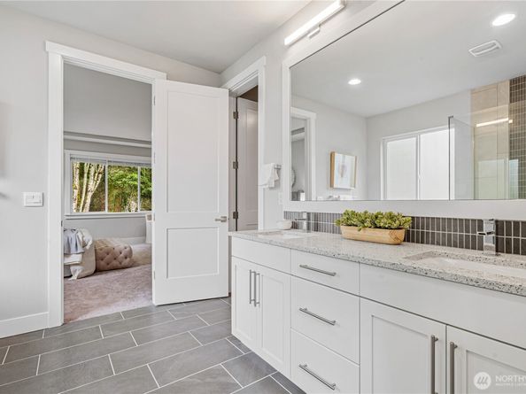 7230 NE 129th St, Kirkland WA 98034