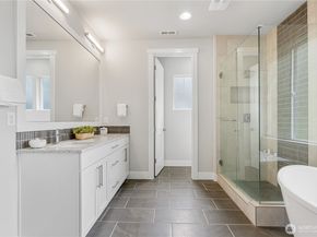 7230 NE 129th St, Kirkland WA 98034