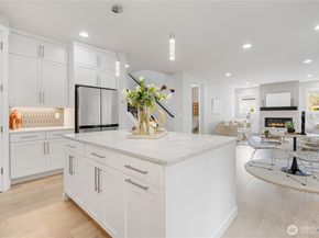 7230 NE 129th St, Kirkland WA 98034