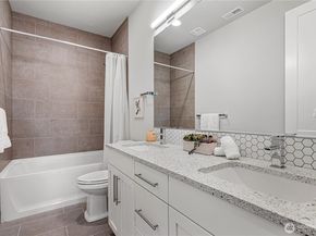 7230 NE 129th St, Kirkland WA 98034