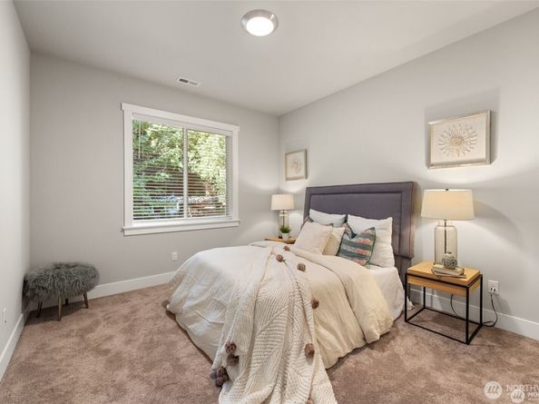 7230 NE 129th St, Kirkland WA 98034