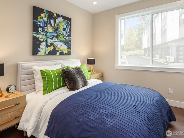 10823 (HS 94) 120TH Lane NE E, Kirkland WA 98033