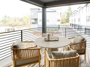 10823 (HS 94) 120TH Lane NE E, Kirkland WA 98033