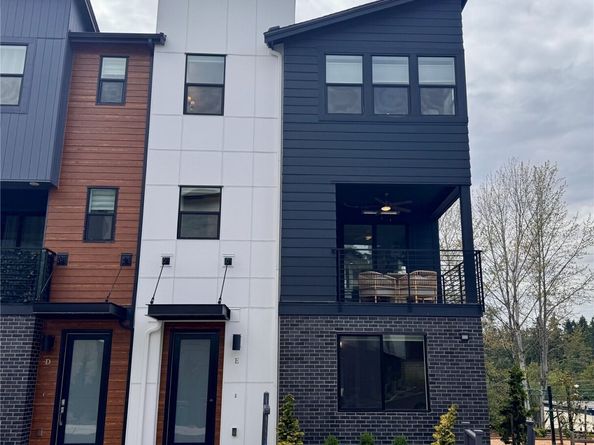 10823 (HS 94) 120TH Lane NE E, Kirkland WA 98033
