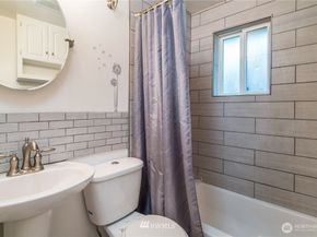 11709 26th Avenue NE, Seattle WA 98125