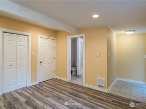 11709 26th Avenue NE, Seattle WA 98125