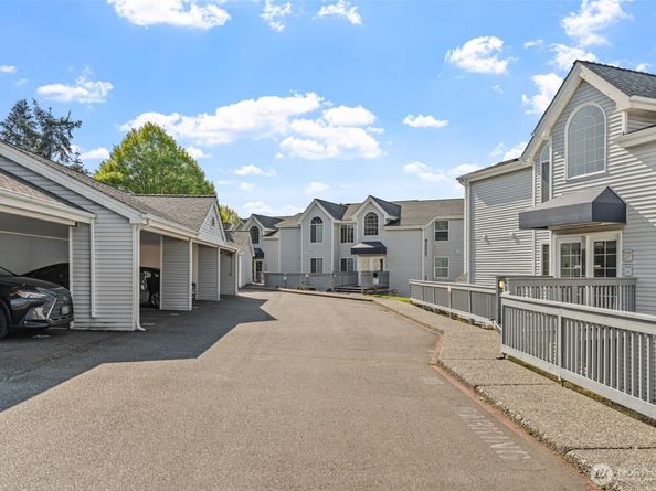 12025 SE 60th Street B, Bellevue WA 98006