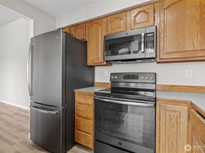 12025 SE 60th Street B, Bellevue WA 98006