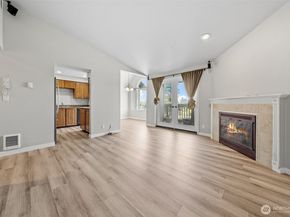 12025 SE 60th Street B, Bellevue WA 98006