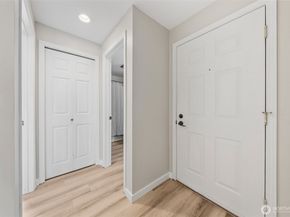 12025 SE 60th Street B, Bellevue WA 98006