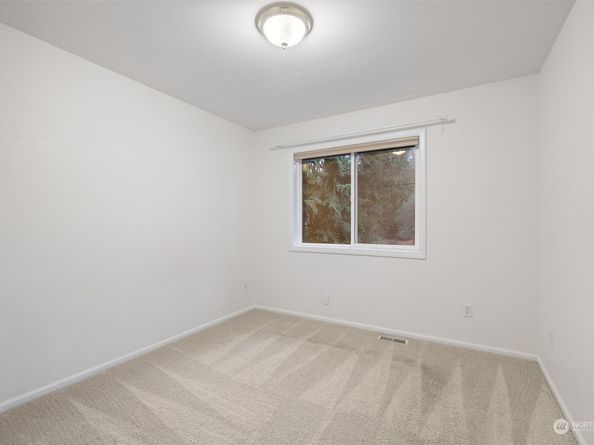 15733 NE 165th St, Woodinville WA 98072