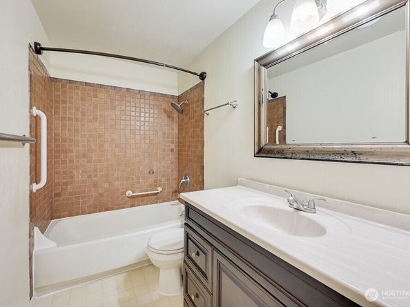 220 SW Clark Street B101, Issaquah WA 98027