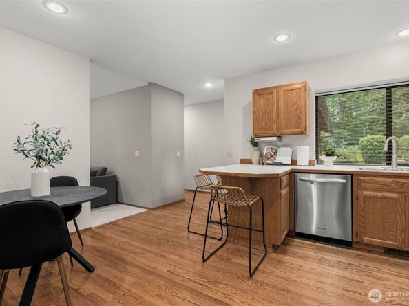 18557 W Lake Desire Drive SE, Renton WA 98058