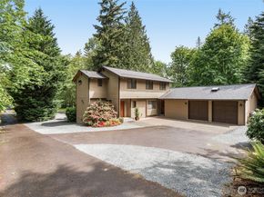 18557 W Lake Desire Drive SE, Renton WA 98058