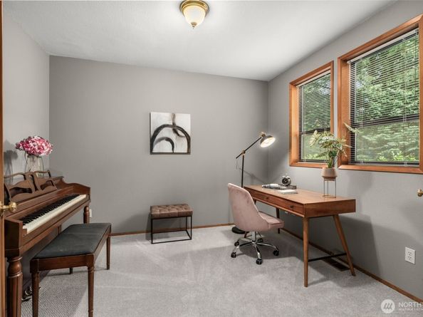 18557 W Lake Desire Drive SE, Renton WA 98058