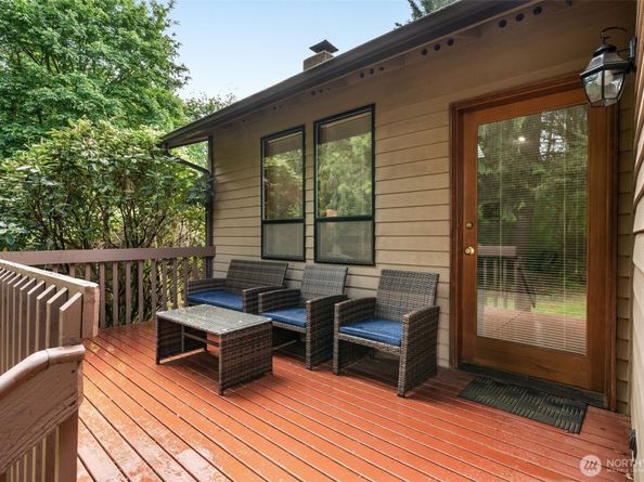 18557 W Lake Desire Drive SE, Renton WA 98058