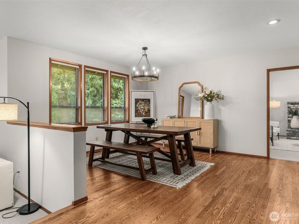 18557 W Lake Desire Drive SE, Renton WA 98058