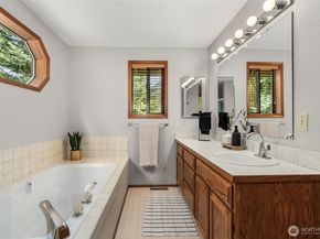 18557 W Lake Desire Drive SE, Renton WA 98058