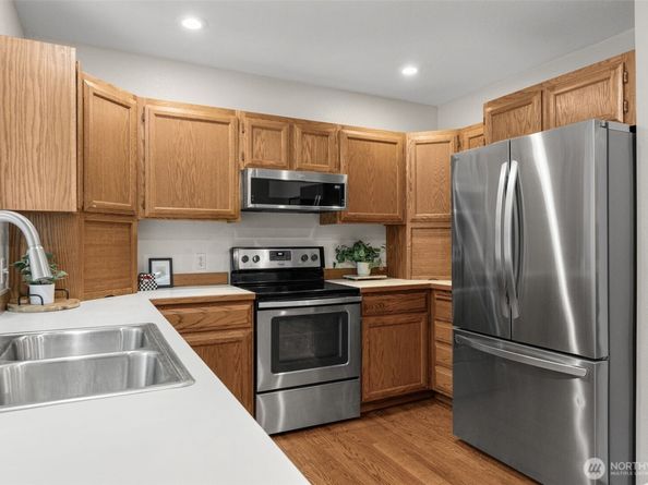 18557 W Lake Desire Drive SE, Renton WA 98058