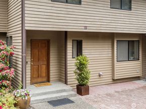 18557 W Lake Desire Drive SE, Renton WA 98058