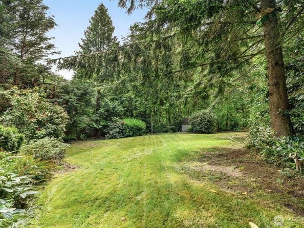 18557 W Lake Desire Drive SE, Renton WA 98058