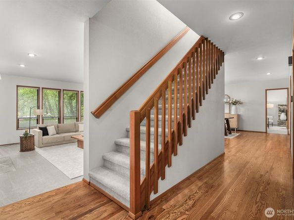 18557 W Lake Desire Drive SE, Renton WA 98058