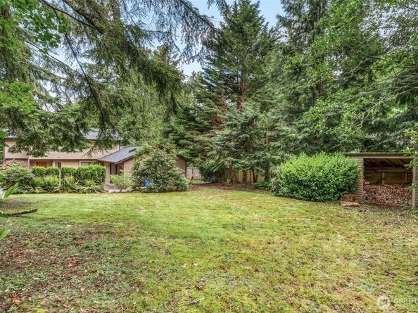 18557 W Lake Desire Drive SE, Renton WA 98058