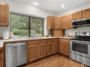 18557 W Lake Desire Drive SE, Renton WA 98058