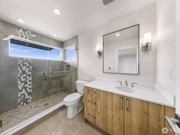 12065 30th Avenue SW, Burien WA 98146