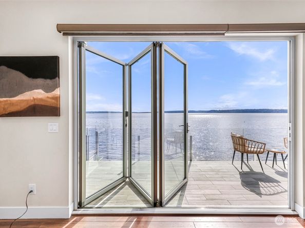 12065 30th Avenue SW, Burien WA 98146