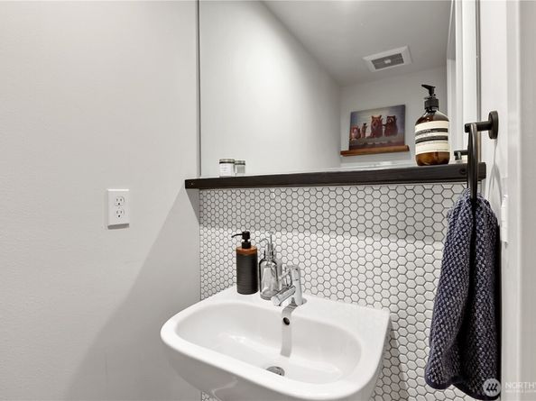 2273 14th Avenue W, Seattle WA 98119