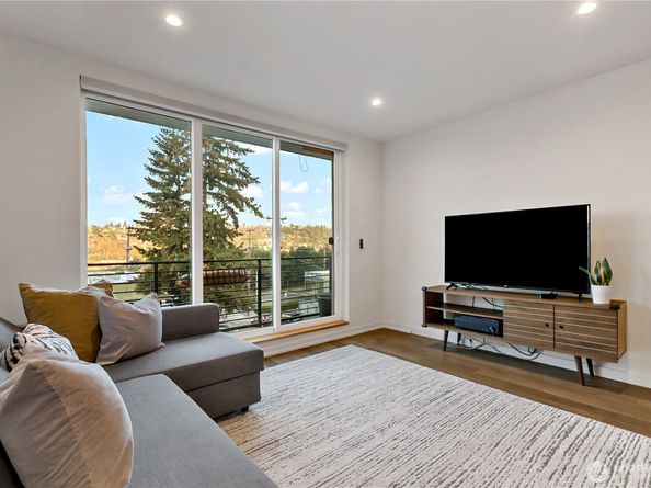 2273 14th Avenue W, Seattle WA 98119