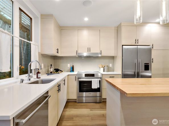 2273 14th Avenue W, Seattle WA 98119