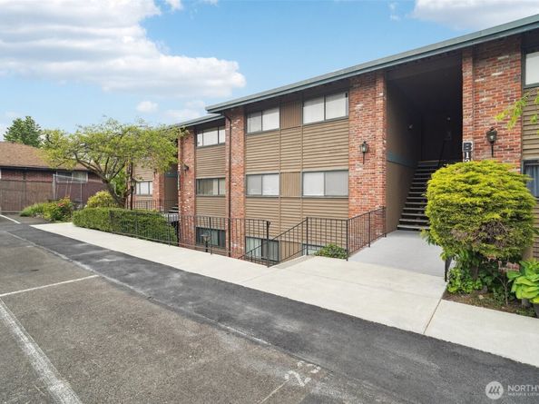 13558 37th Avenue S 21, Tukwila WA 98168