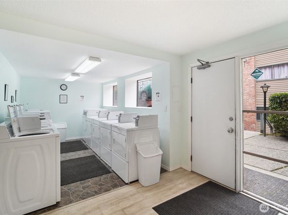 13558 37th Avenue S 21, Tukwila WA 98168