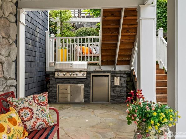 10207 NE 60th Street, Kirkland WA 98033