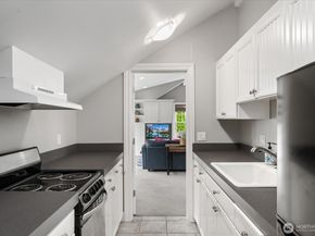10207 NE 60th Street, Kirkland WA 98033