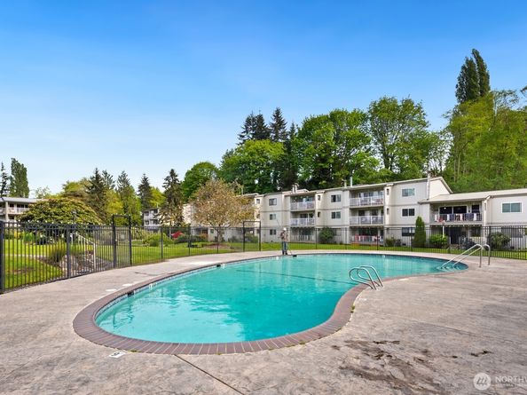 13259 15th Avenue NE B7, Seattle WA 98125