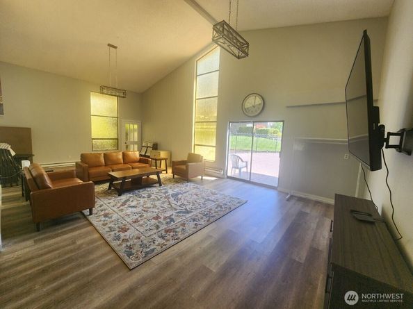 13259 15th Avenue NE B7, Seattle WA 98125