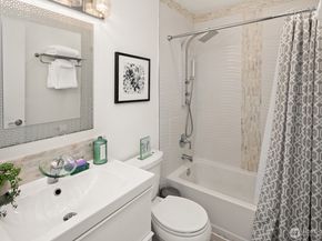 13259 15th Avenue NE B7, Seattle WA 98125