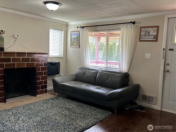 14118 37th Avenue S, Tukwila WA 98168