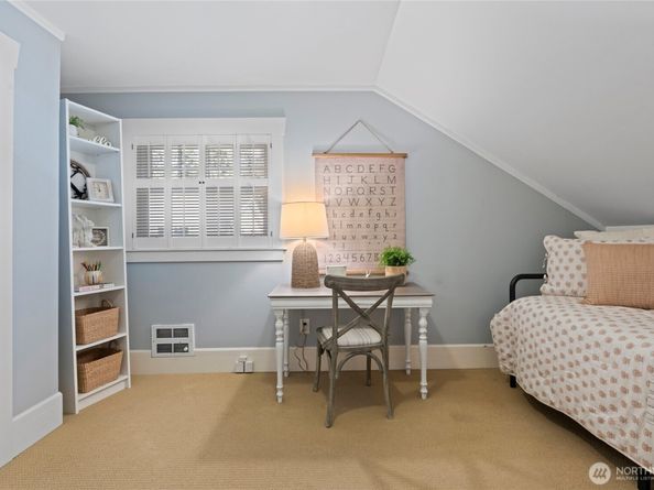 3119 108th Avenue SE, Bellevue WA 98004