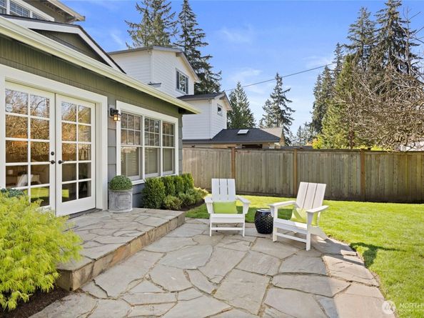 3119 108th Avenue SE, Bellevue WA 98004