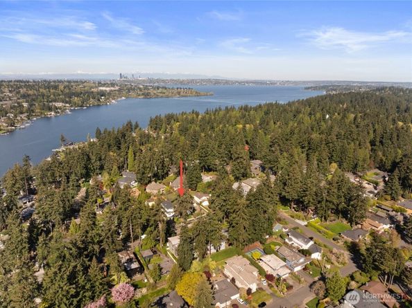 3119 108th Avenue SE, Bellevue WA 98004