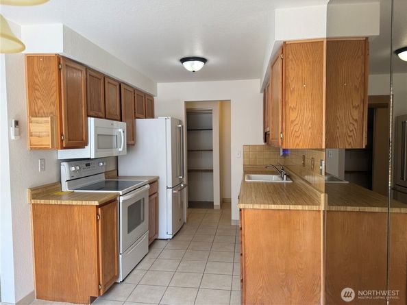 11755 Greenwood Avenue N 203, Seattle WA 98133