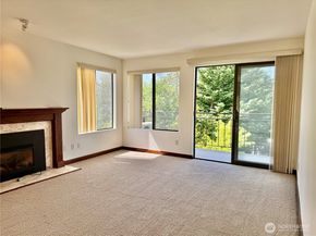 11755 Greenwood Avenue N 203, Seattle WA 98133