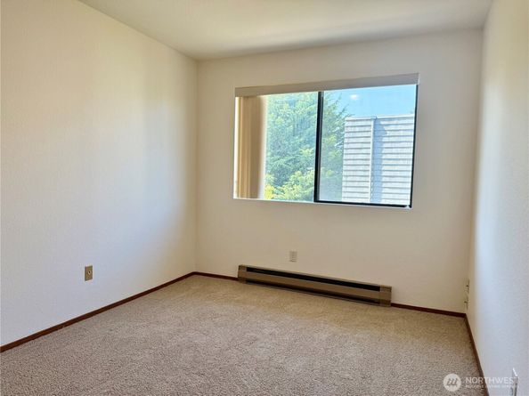 11755 Greenwood Avenue N 203, Seattle WA 98133